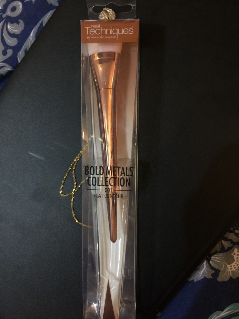Real Techniques Bold Metals Collection 301 Flat Contour Brush Natural