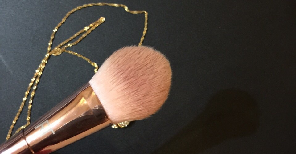 Real Techniques Bold Metals Collection 301 Flat Contour Brush Natural