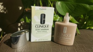 CLINIQUE ACNE SOLUTIONS LIQUID FOUNDATION
