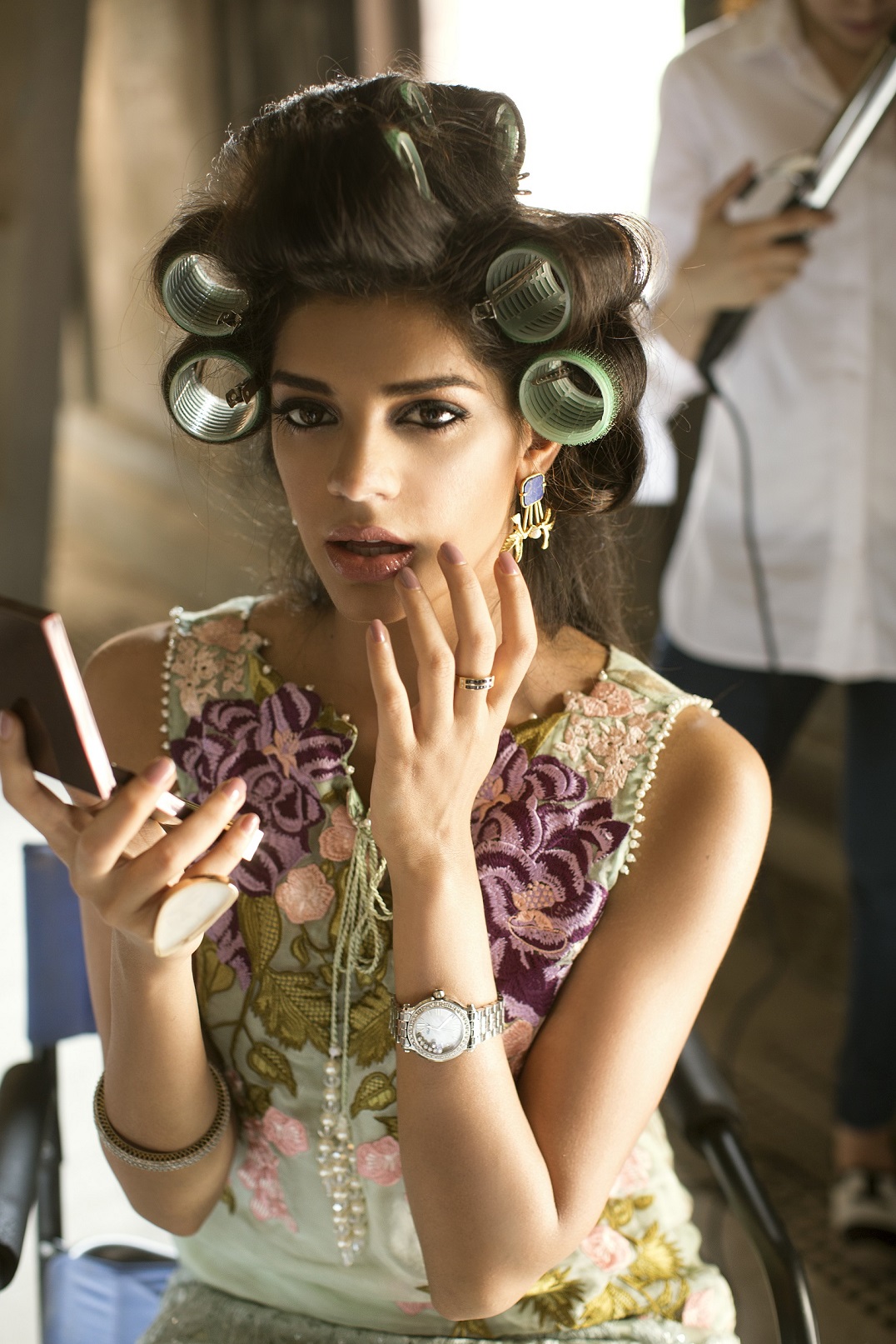 Crimson & Saira Shakira Collaborate to Launch Crimson Luxe featuring Sanam Saeed as the face of the campaign (1)