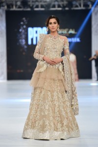 saira-shakira-zohra-collection-at-pfdc-loreal-paris-bridal-week-2016-1-1