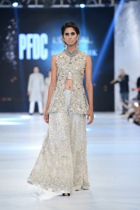 saira-shakira-zohra-collection-at-pfdc-loreal-paris-bridal-week-2016-2-1