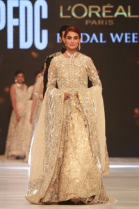 saira-shakira-zohra-collection-at-pfdc-loreal-paris-bridal-week-2016-3