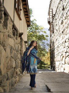 lakhany-silk-mills-winter-shawl-collection-15