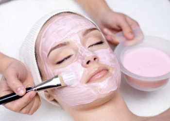 How Strawberry Face Mask for Acne Works