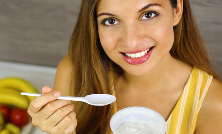The Gut-Boosting Yogurt Routine Recommended by Dietitians